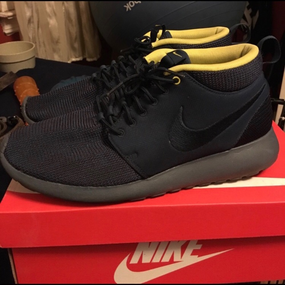 Men’s Nike Roshe size 11